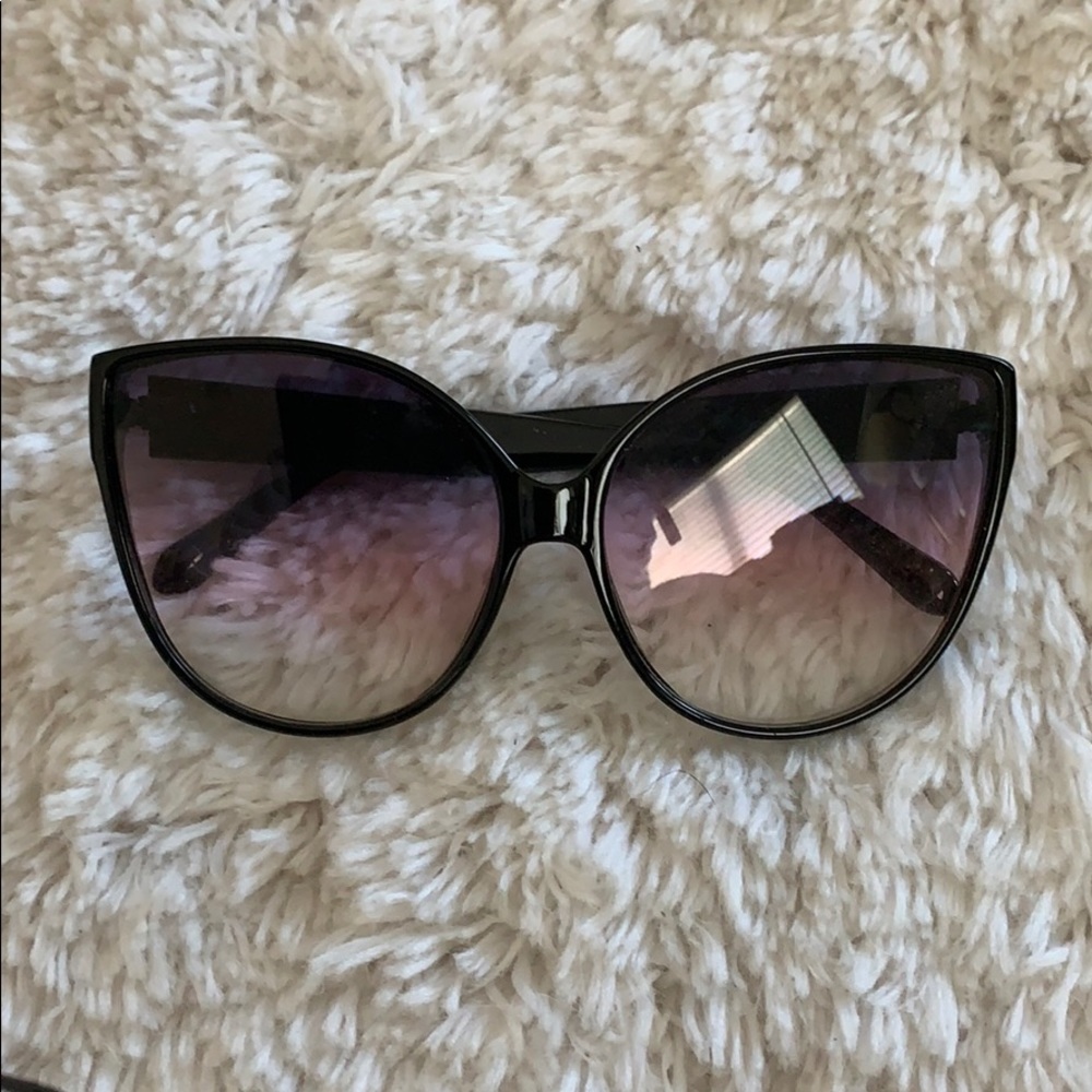 Women's Black Cat-Eye Sunglasses with Purple Gradient Lenses